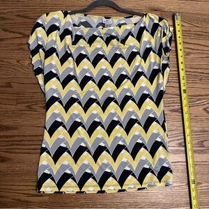 Worthington Yellow and Black Chevron Short Sleeve Top